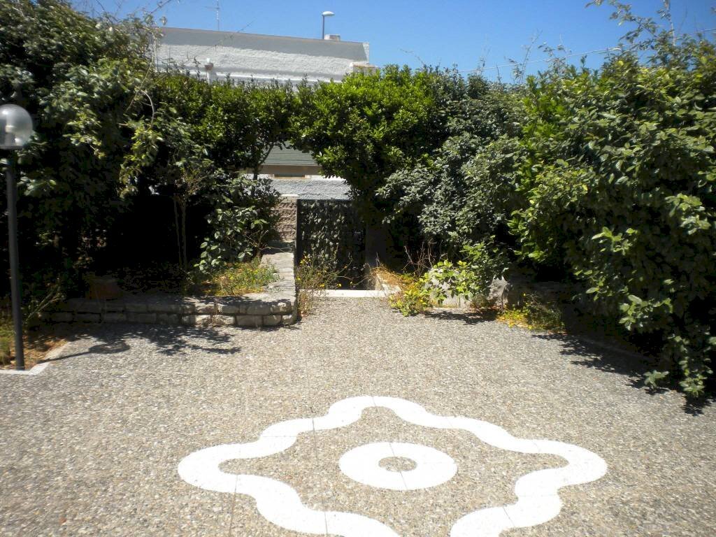 Giardino - Villa a Schiera via Tenente Saverio Noviello, 3E, Bari (zona Palese) - foto 1