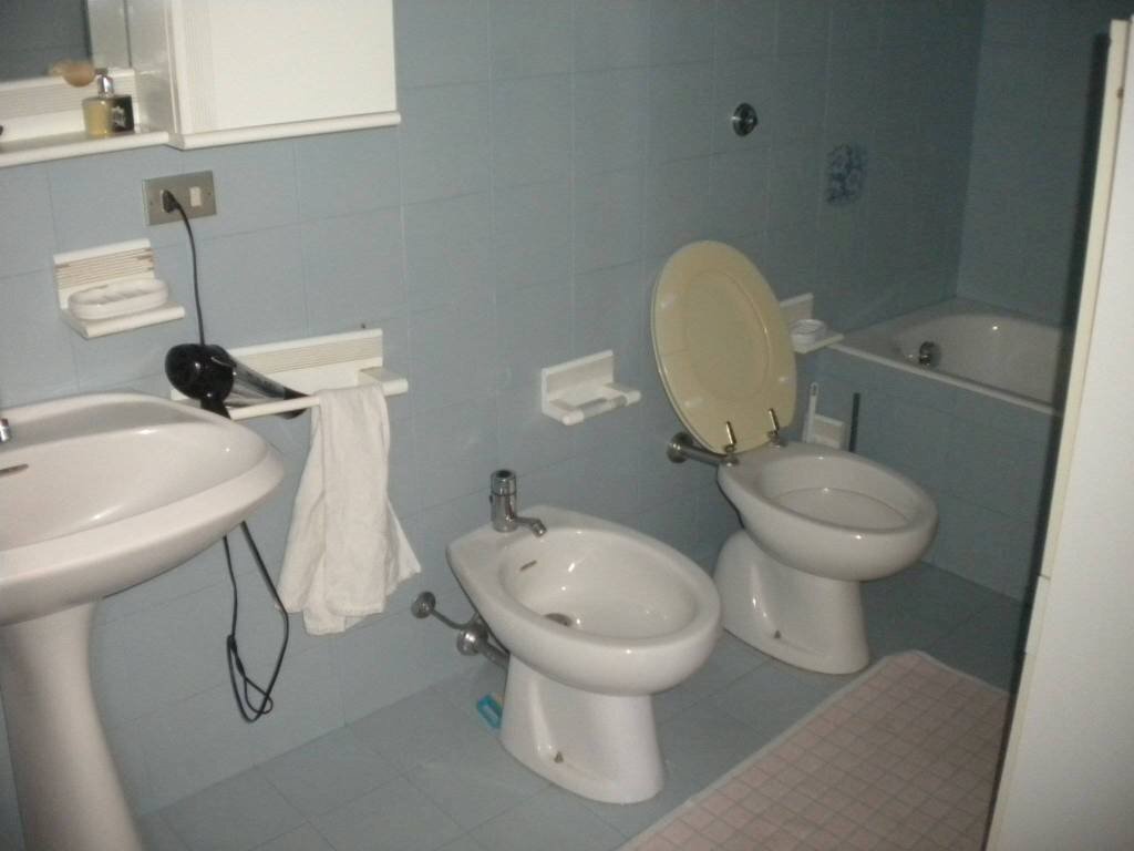 Bagno - Villa a Schiera via Tenente Saverio Noviello, 3E, Bari (zona Palese) - foto 3