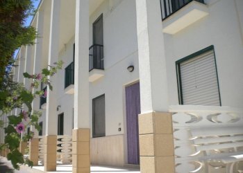 Facciata - Villa a Schiera via Tenente Saverio Noviello, 3E, Bari (zona Palese) - foto 5