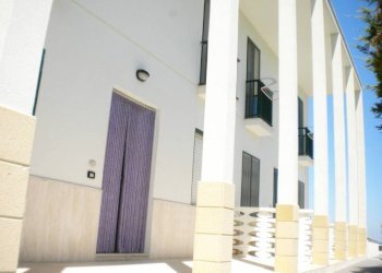 Facciata - Villa a Schiera via Tenente Saverio Noviello, 3E, Bari (zona Palese) - foto 10