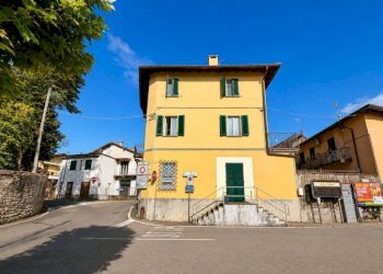 Facciata - Bilocale piazza Dottor Ludovico Necchi, 1, Gazzada Schianno - foto 1