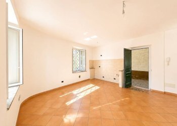 Salone - Bilocale piazza Dottor Ludovico Necchi, 1, Gazzada Schianno - foto 7