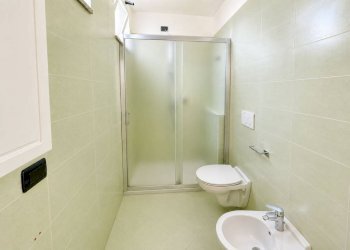 Bagno - Bilocale piazza Dottor Ludovico Necchi, 1, Gazzada Schianno - foto 15