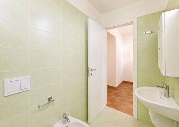 Bagno - Bilocale piazza Dottor Ludovico Necchi, 1, Gazzada Schianno - foto 16