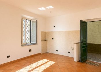 Camera da letto - Bilocale piazza Dottor Ludovico Necchi, 1, Gazzada Schianno - foto 17