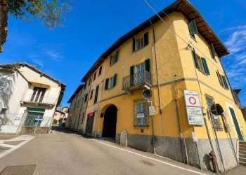 Facciata - Bilocale piazza Dottor Ludovico Necchi, 1, Gazzada Schianno - foto 18