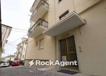 Facciata - Trilocale via Aquileia, 39, Catanzaro - foto 1