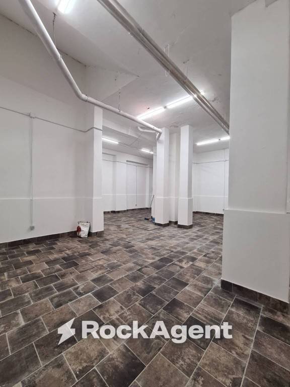 Interno non residenziale - Magazzino via Barriera del Bosco, 20, Sant'Agata Li Battiati - foto 2