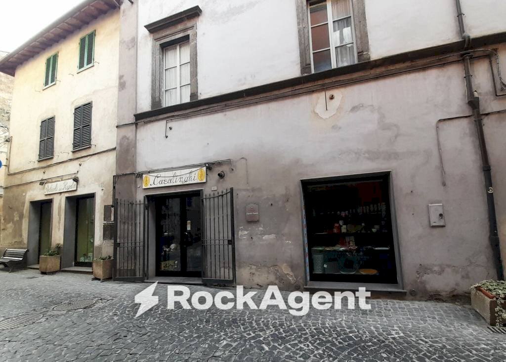 Facciata - Negozio via Roma, 23, Acquapendente - foto 1