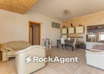 Salone - Three-room apartment via Vincenzo Bellini, 3, Bitonto - photo 3