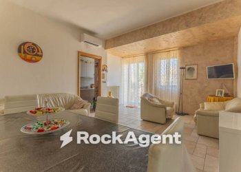 Salone - Three-room apartment via Vincenzo Bellini, 3, Bitonto - photo 5