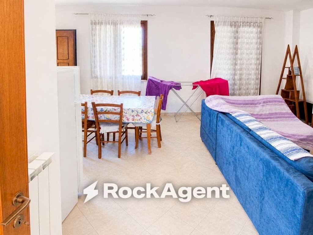 Camera da letto - Three-room apartment Frazione Isola Centipera, Genga - photo 3