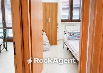 Camera da letto - Three-room apartment Frazione Isola Centipera, Genga - photo 17