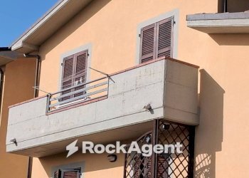 Facciata - Appartamento Frazione Isola Centipera, Genga - foto 25