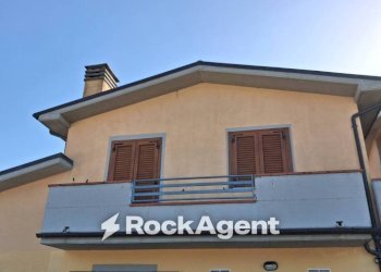 Facciata - Three-room apartment Frazione Isola Centipera, Genga - photo 26
