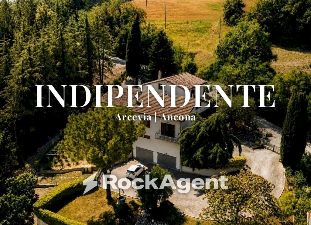 Vista - Casa indipendente Frazione San Ginesio, 91, Arcevia - foto 1