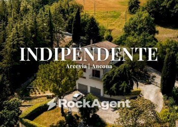 Vista - Casa indipendente Frazione San Ginesio, 91, Arcevia - foto 1