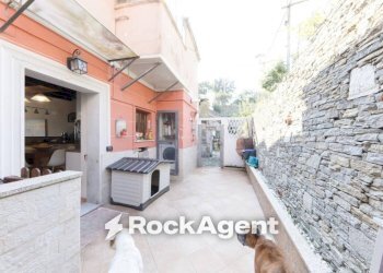 Cortile interno - Three-room apartment via Campenave, 76, Genova (neighborhood Voltri) - photo 16