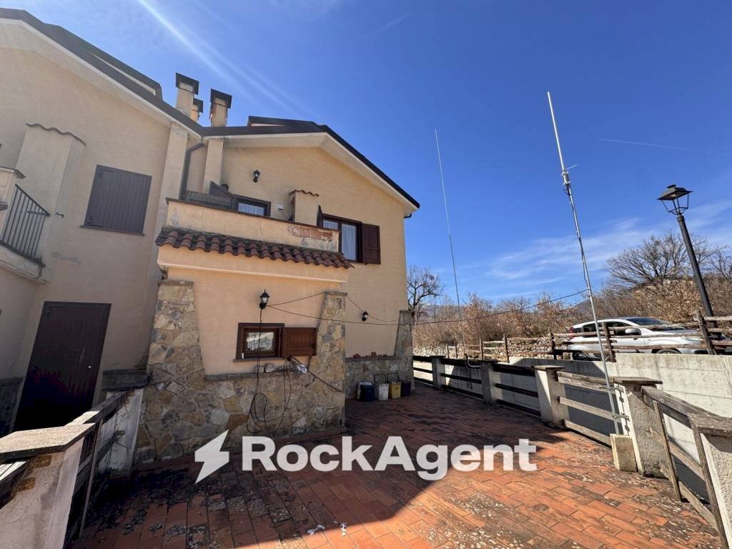 Facciata - Two-room apartment via Valle Maggiore, lucoli, Lucoli - photo 2