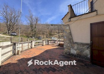 Cortile interno - Two-room apartment via Valle Maggiore, lucoli, Lucoli - photo 15