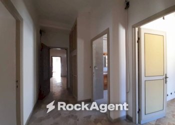 Corridoio - Appartamento via Vittorio Veneto, 9, Grotte di Castro - foto 16