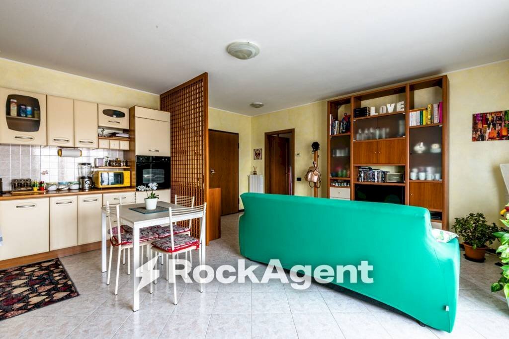 Cucina - Bilocale via C. Colombo, 26, Dalmine - foto 2