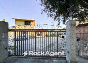 Cortile interno - Villa contrada Donnantona, 19, Borgia - photo 20