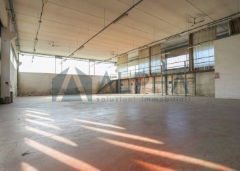 Interno non residenziale - Shed via Andrea Dragoni, Forlì - photo 26