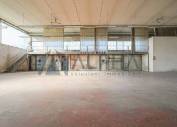 Interno non residenziale - Shed via Andrea Dragoni, Forlì - photo 30