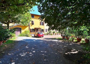 1001-90 fronte e parcheggio - Villa Lucca - foto 1