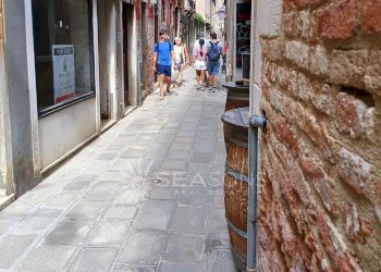 Shop Venezia (neighborhood Dorsoduro) - photo 2