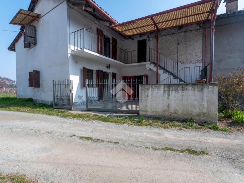 Three-room apartment Via vecchia della valle, Revello - photo 1