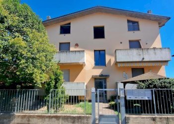 Three-room apartment Via Raffaello, Medesano - photo 1