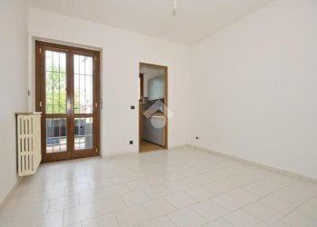 Three-room apartment Int. Strada Genova, Moncalieri - photo 2