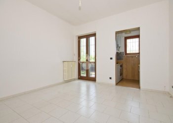 Three-room apartment Int. Strada Genova, Moncalieri - photo 3