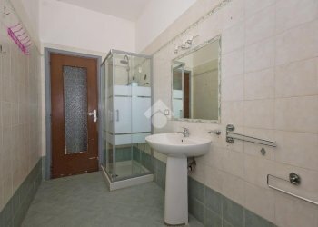 Three-room apartment Int. Strada Genova, Moncalieri - photo 9