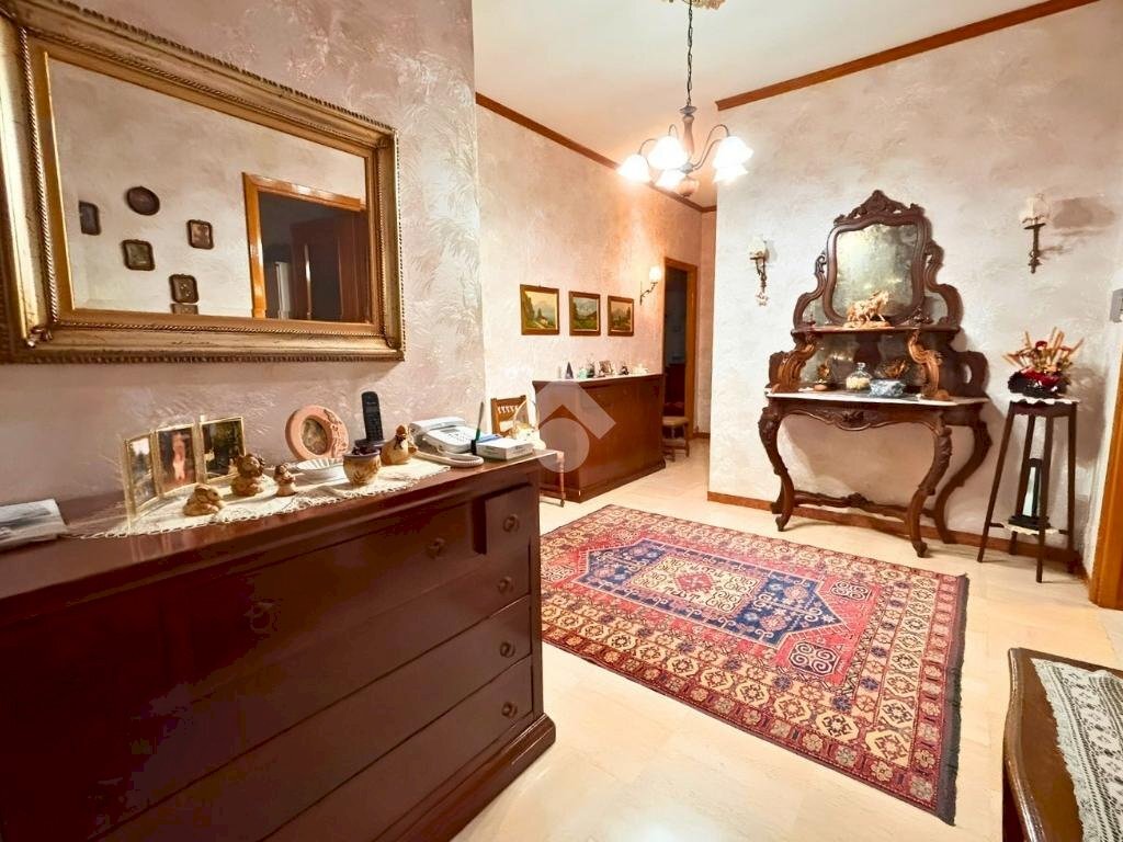 Three-room apartment Strada Cenasco, Moncalieri - photo 2