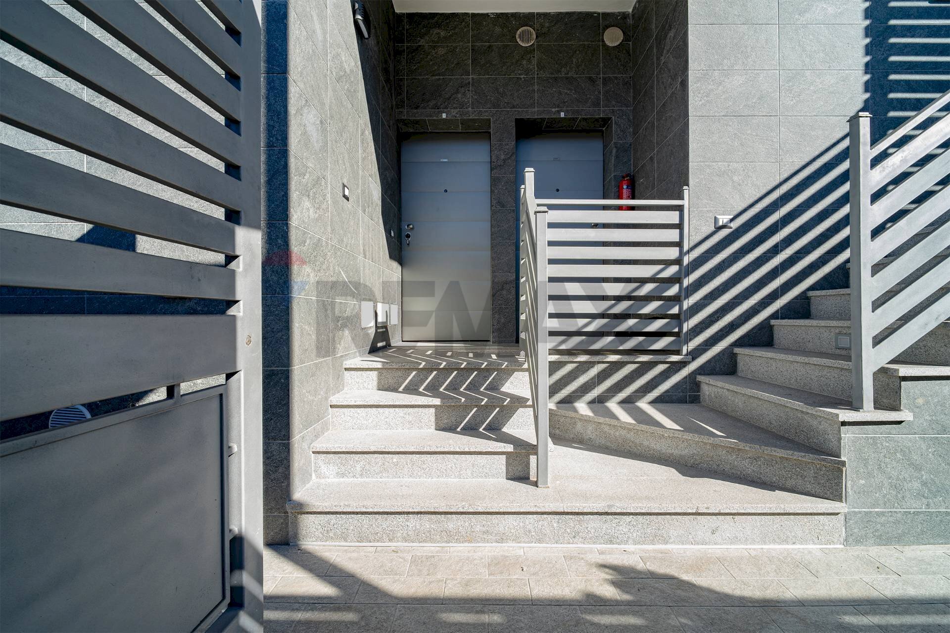 Scale - One-room apartment Via Monte Ceneri
6, Rho - photo 2