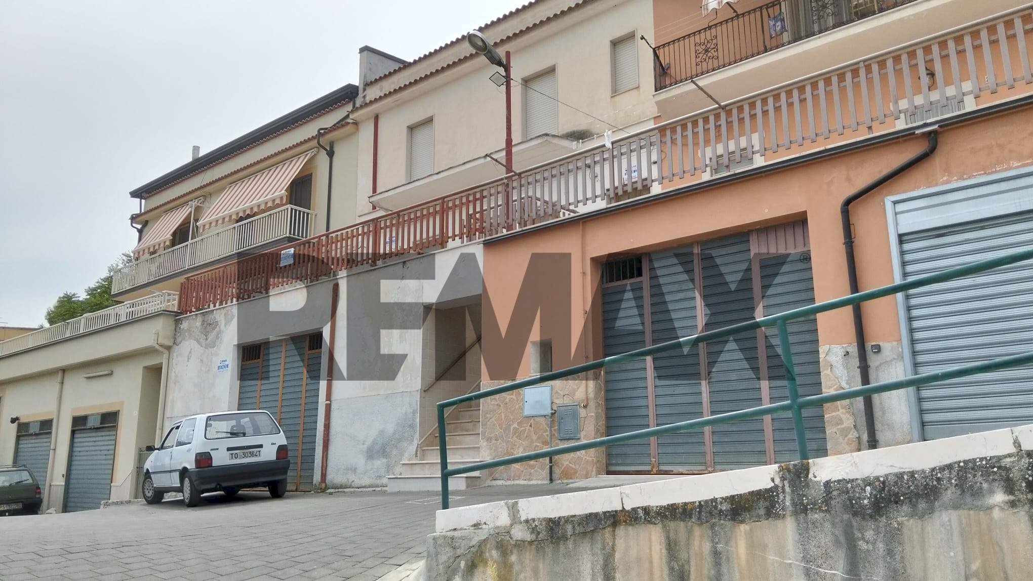 Edificio all\'aperto - Box Via Umberto Giordano
17, Carpino - photo 2