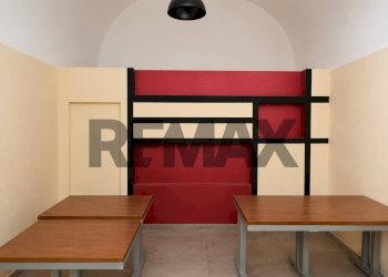 Sala da pranzo - Locale Commerciale Via Bazzano
7, L'Aquila - foto 9