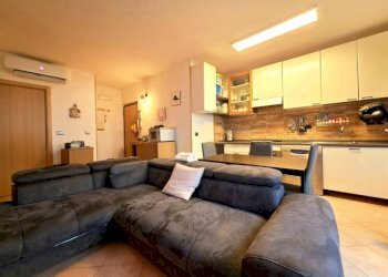 Salone - Three-room apartment strada Traversetolo, SN, Parma - photo 6