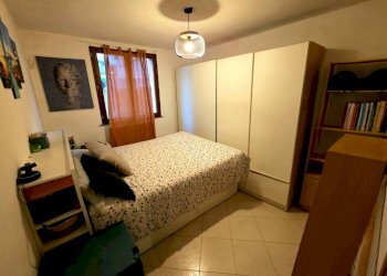 Camera da letto - Three-room apartment strada Traversetolo, SN, Parma - photo 11