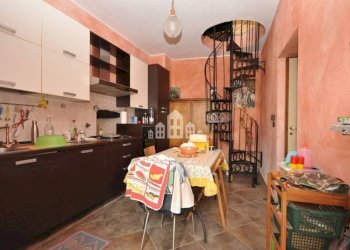 Cucina - Casa indipendente Località Ronchi Inferiore, 21, Cuorgnè - foto 2