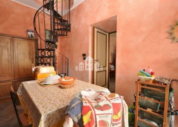 Cucina - Casa indipendente Località Ronchi Inferiore, 21, Cuorgnè - foto 3