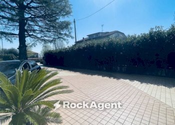 Cortile interno - Villa via Indipendenza, 76, Sant'Egidio alla Vibrata - photo 22