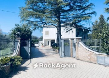 Cortile interno - Villa via Indipendenza, 76, Sant'Egidio alla Vibrata - photo 28