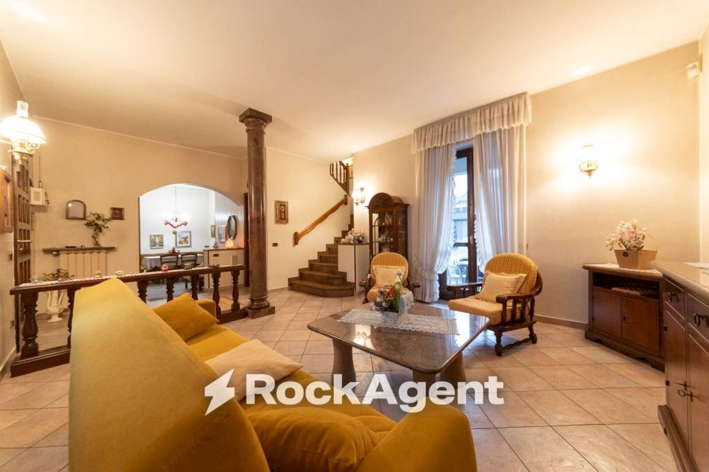 Salone - Villa via Vittorio Alfieri, 39, Cerro Maggiore - photo 2