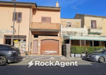 Facciata - Villa a Schiera strada Statale 106 Jonica, 20, Caulonia - foto 2