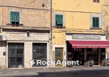Facciata - Trilocale via Giuseppe Garibaldi, 177, Livorno - foto 2