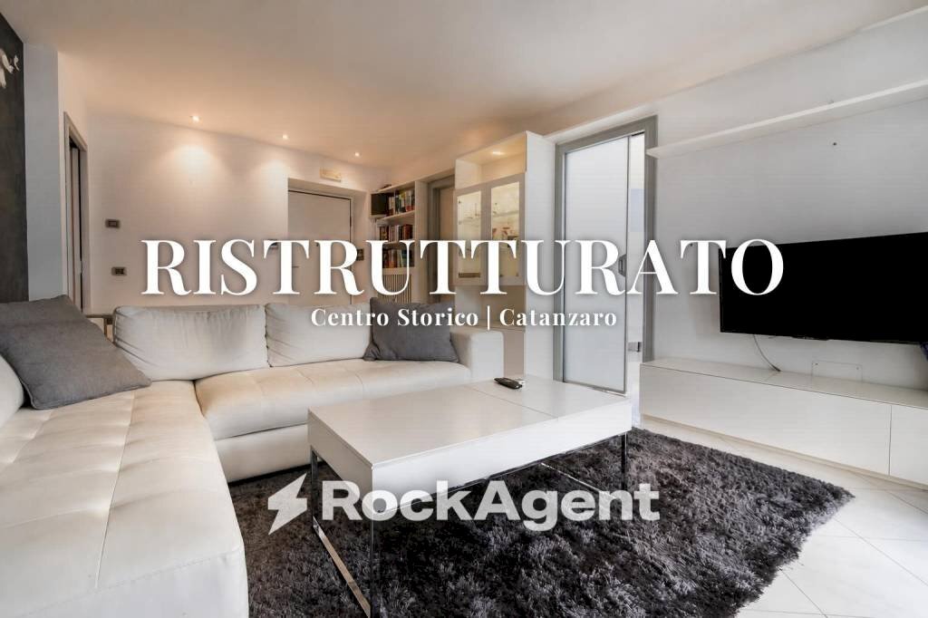 Salone - Appartamento via Giuseppe Poerio, 47, Catanzaro - foto 1